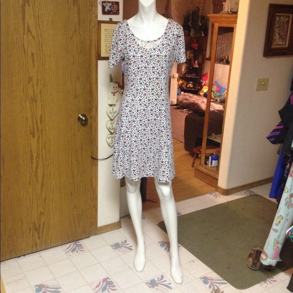 Dress - Picture 2 of 4